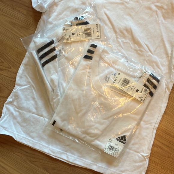 Adidas NWT Women’s Multi-Sport Tee Shirt, - Picture 7 of 7